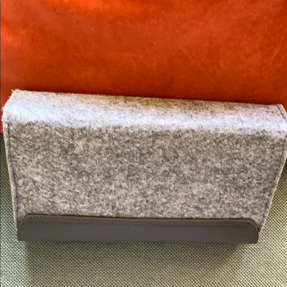 La prairie/Switzerland/ clutch - Picture 5 of 10